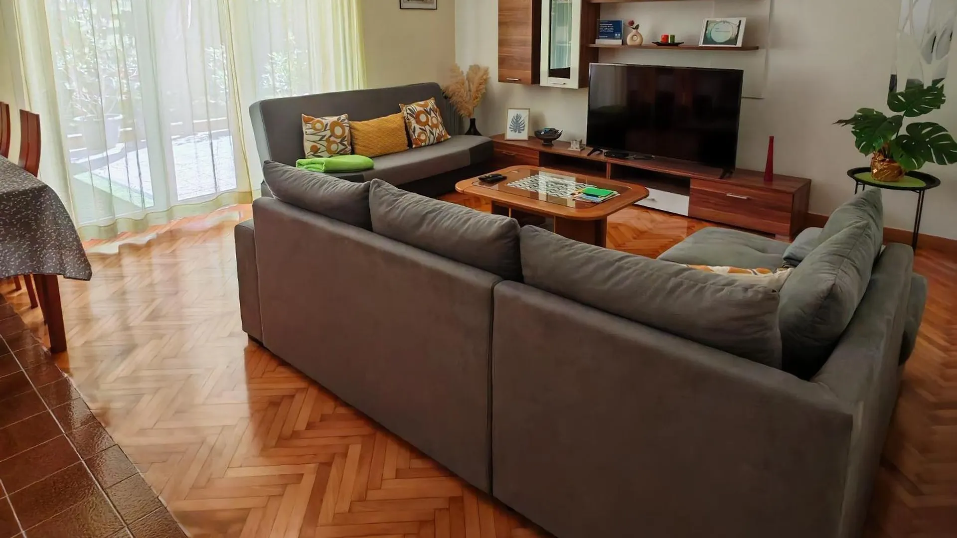 Apartment Near Centar For 2+1 At Pula, With Garden And Free Parking