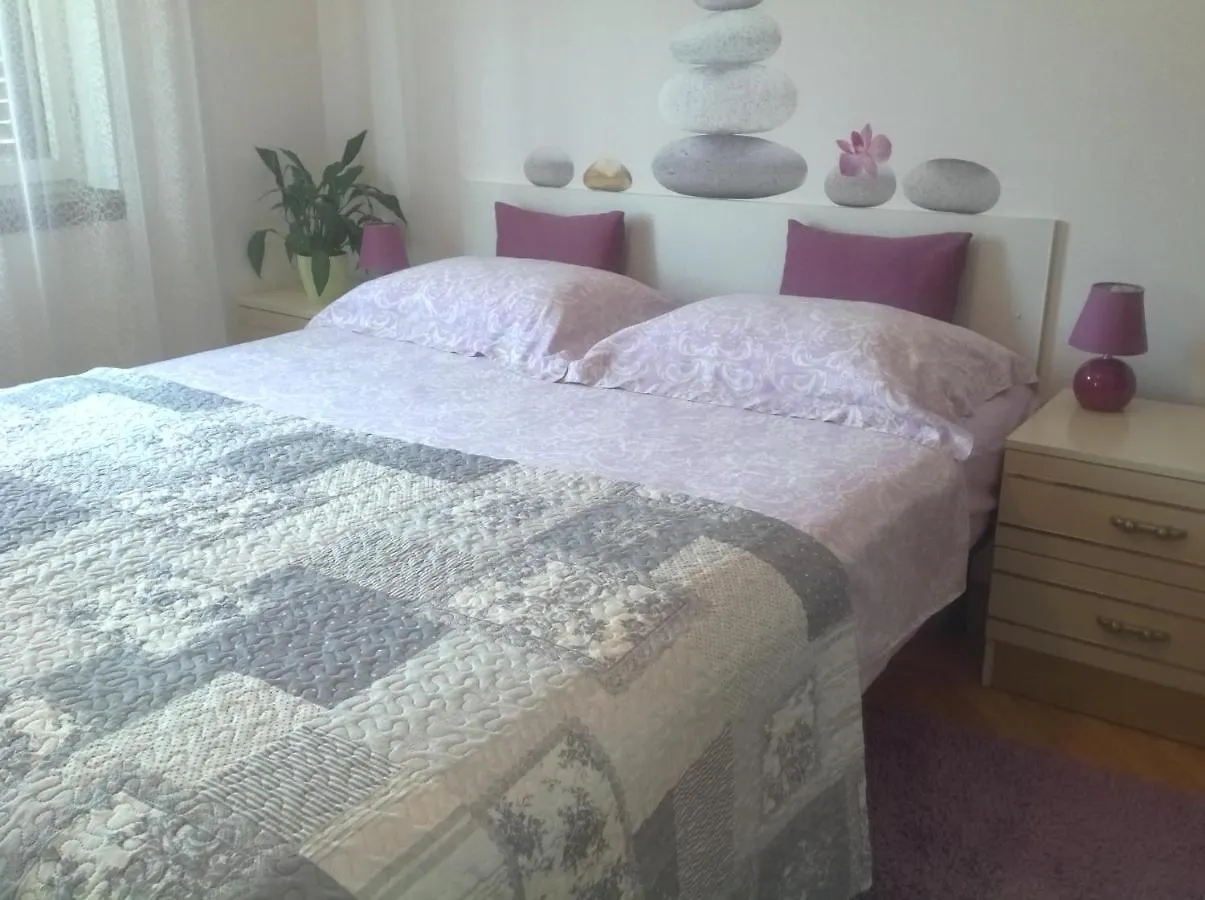 Apartment Near Centar For 2+1 At Pula, With Garden And Free Parking