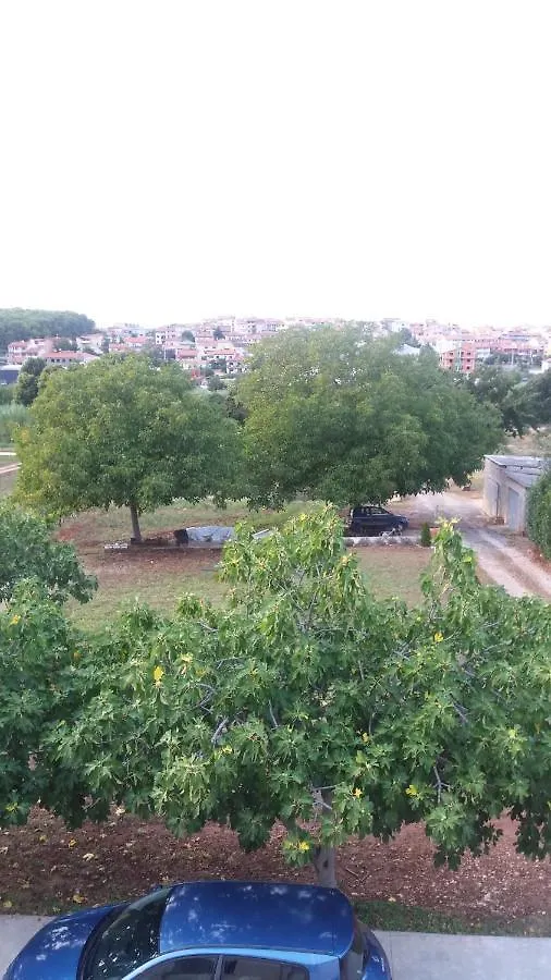 Apartment Near Centar For 2+1 At Pula, With Garden And Free Parking