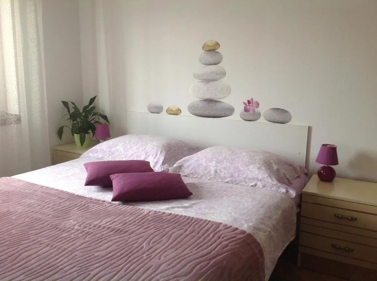Apartment Near Centar For 2+1 At Pula, With Garden And Free Parking
